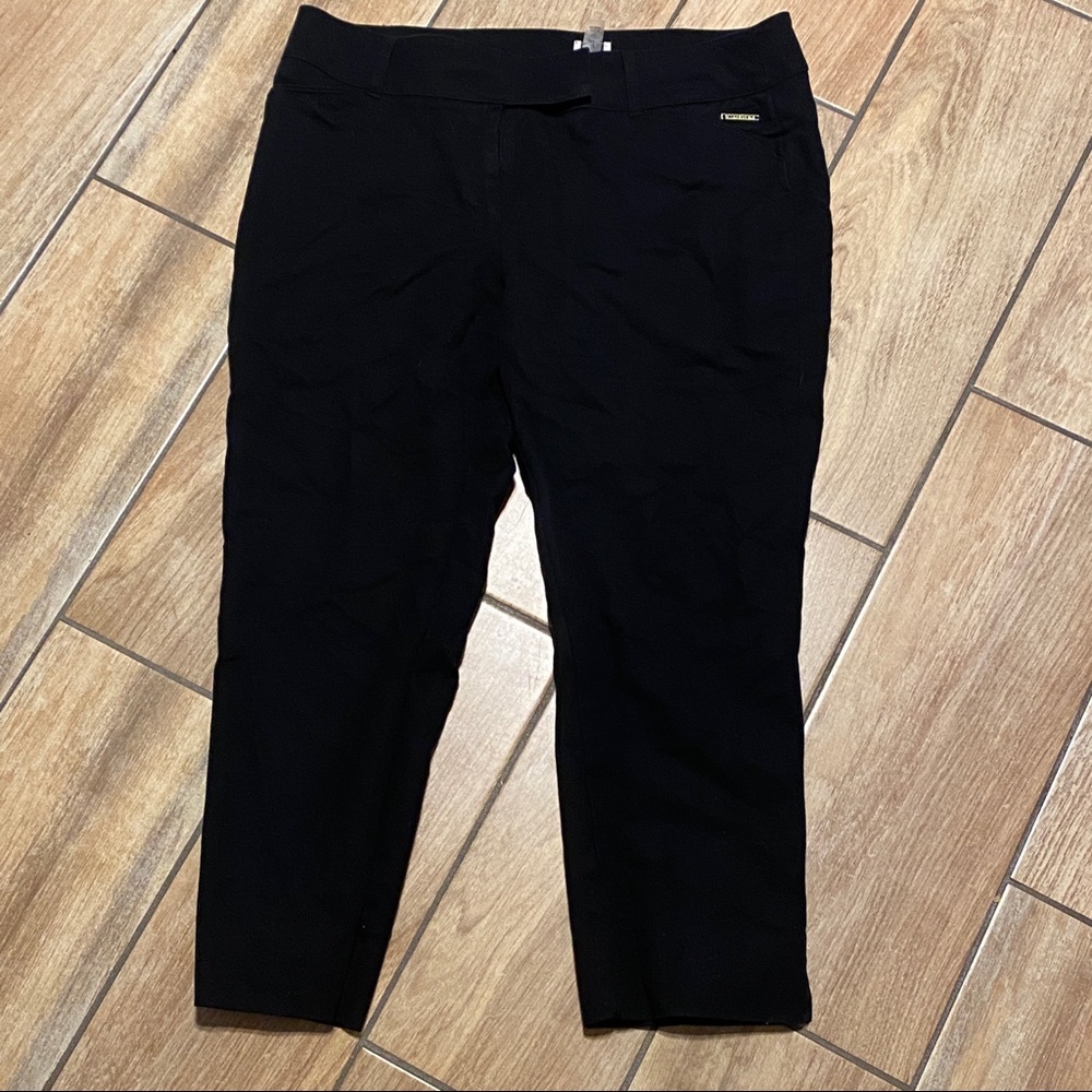 Brand: Anne Klein Color: Black Size: 10
